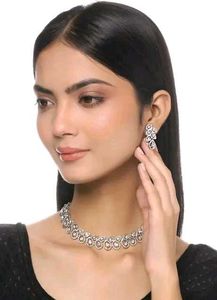 Elegant Silver Necklace &amp; Earring Set