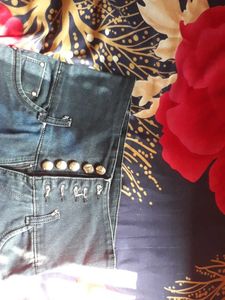 Its A High Waist Jeans With 5 Buttons