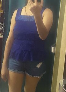 blue thick net top with  hot pa