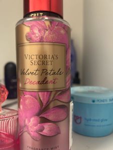 Victoria&#39;s Secret Velvet Petals Decadent