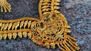 Covering Necklace And Earrings