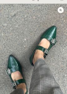 BUCKLED BALLET FLATS IN FOREST GREEN