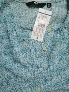 printed top with Puffed sleeves