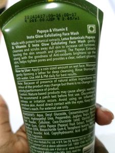 LOTUS BOTANUCALS INSTA GLOW EXFOLIATING FACE WASH