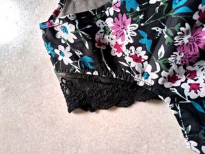Shein Floral Lace Top..🎀