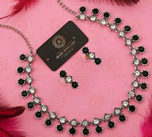 Neckles Set