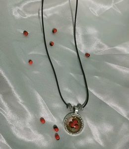 RESIN PENDANT AND GOLDEN CHAINS