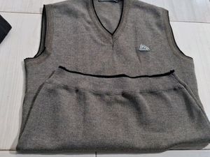 Sleevless Woolen Sweater
