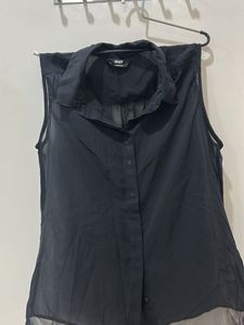 Chic Black Sleeveless Blouse