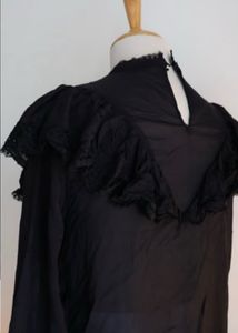 Zara:Ruffled Pearl Handwork Blouson