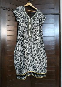 Women Black Floral Printed Mulmul Kurta Set