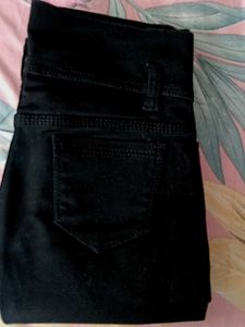 New Ultrablack Straight Jean