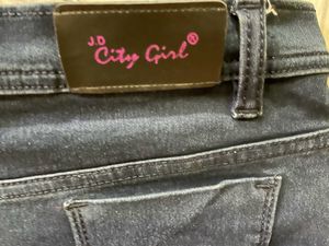 GIRLS DENIM CAPRI WITH NO FLAWS LIKE NEW