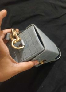 Box Sling bag