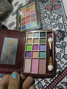 Miss Gold 18 Color Eyeshadow
