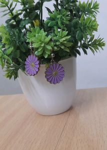 Pair of earrings And VASE