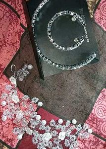 Jewelry Set: Necklace, Earrings, Hair Piece