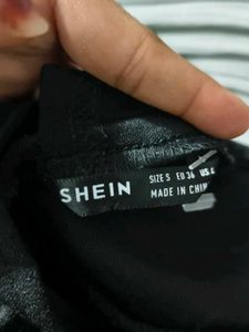 SHEIN BLACK CROP TOP