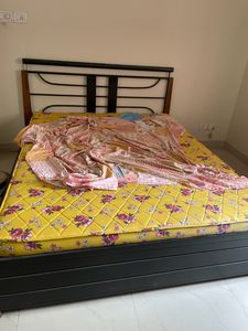 Hydraulic Bed Queen Size With Mattress