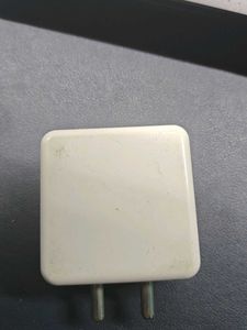 OnePlus Wrap charger adapter