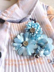 White Multicolour Top With Blue Jeans