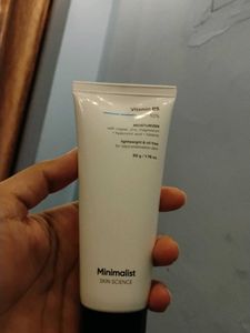 Minimalist B5 Moisturizer For Oily Skin.