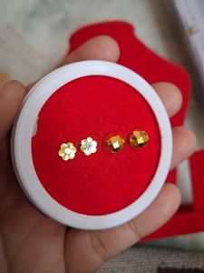 Beautiful New 2 Pairs Studs