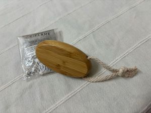 🆕 Oriflame Sweden Bamboo Nail brush