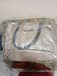 New Condition Beautiful Khali Colour Handbag 🥰