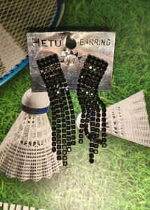 HETU Black Dangle Earrings