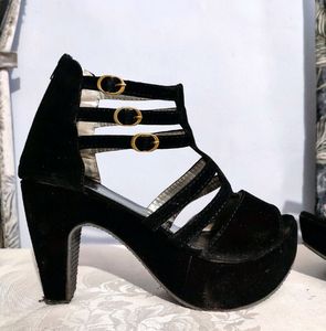 🖤Velvet Stride Stilettos🖤