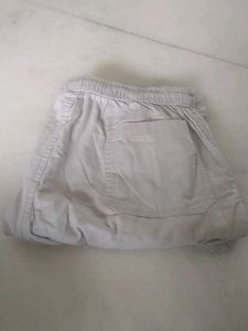Offwhite Bermuda