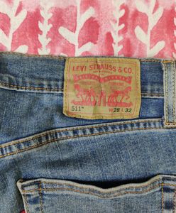 Levi&#39;s Jeans For Men - 28 Waist