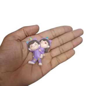 Girl On Boy&#39;s Shoulder