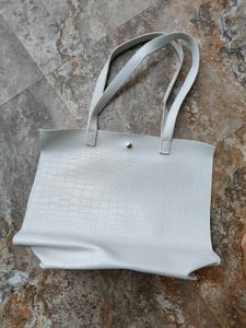 Elegant White Textured Tote Handbag