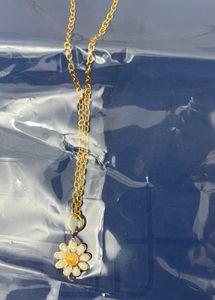 Daisy Flower Pendant Necklace