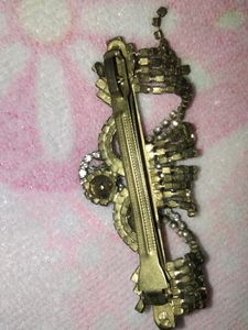 White Stone Long Hair Centre Clip