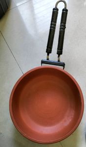 clay pan /utensils
