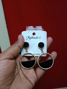 Beautiful Black Earring😍✨❤