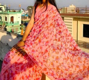 Pink Floral Saree With Stitch Blouse (M Size)