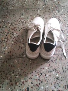 White Sneakers - Classic Casual Style
