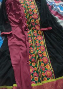 A Beutiful Dress With Leggings
