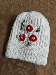 🆕️❤️ Off White Floral Cap