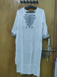 Elegant White Embroidered Kurta