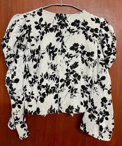 WHITE FLORAL CROP TOP WITH ELEGANT SLEEVES