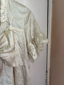 Beautiful Top With Bow Details