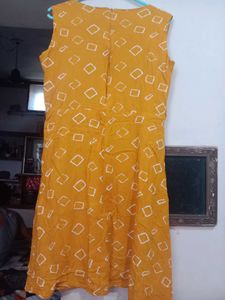 Yellow &amp; White Geometric Print Top