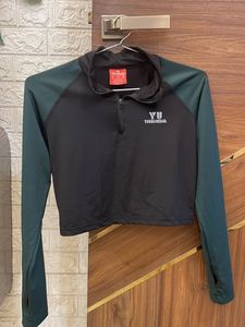 YU Cropped Pullover Tshirt