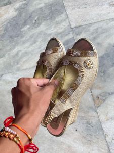 Golden 3-4 Inches High Sandals