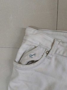 Off-White Skinny Jeans